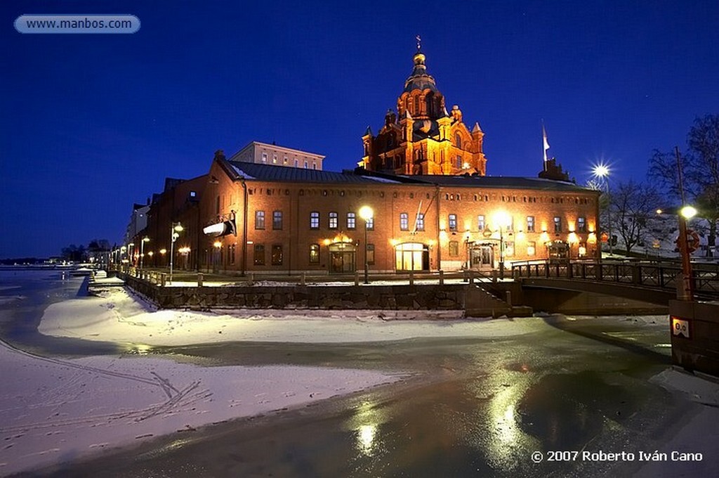 Helsinki
Catedral Ortodoxa de Uspenski
Helsinki