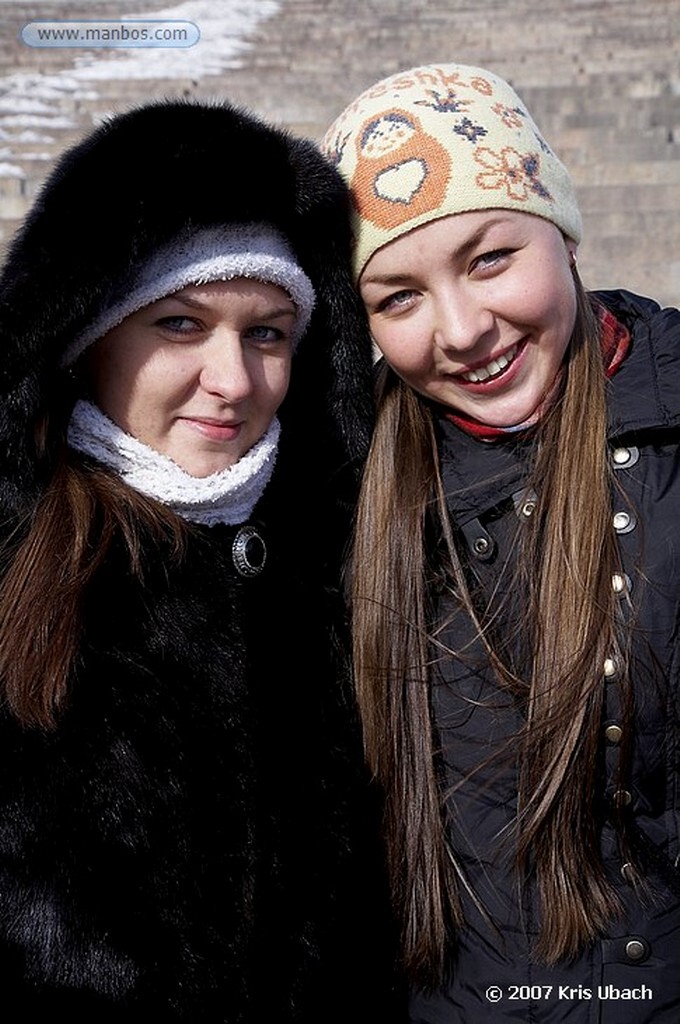 Helsinki
Chicas rusas hacen turismo en Helsinki
Helsinki