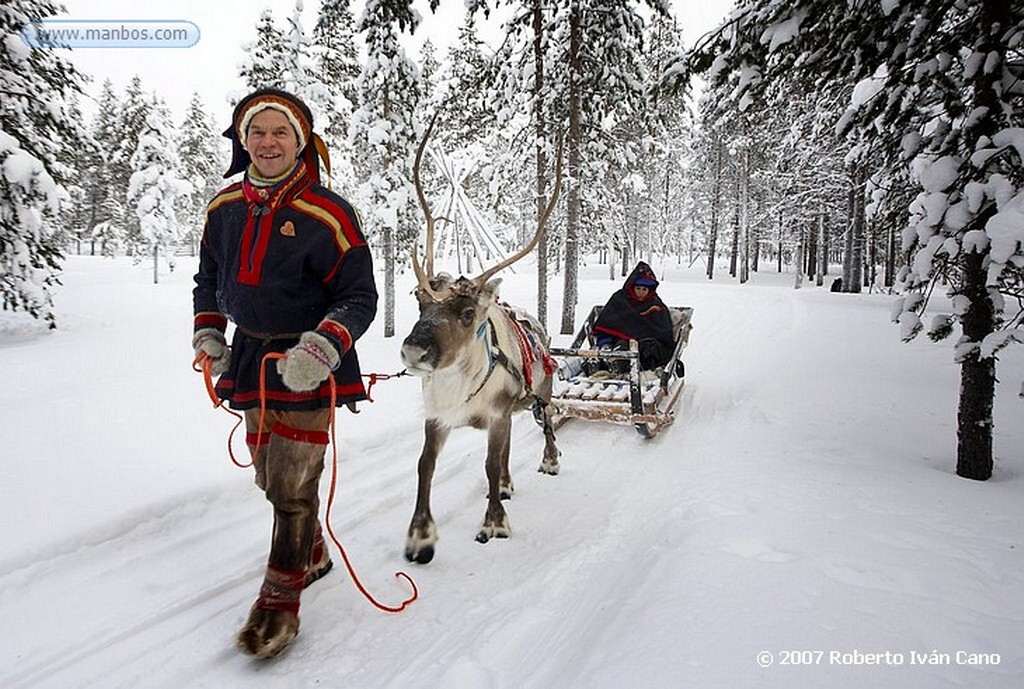 Laponia
Familia Sami al norte de Inari. Viven por y para los renos
Laponia