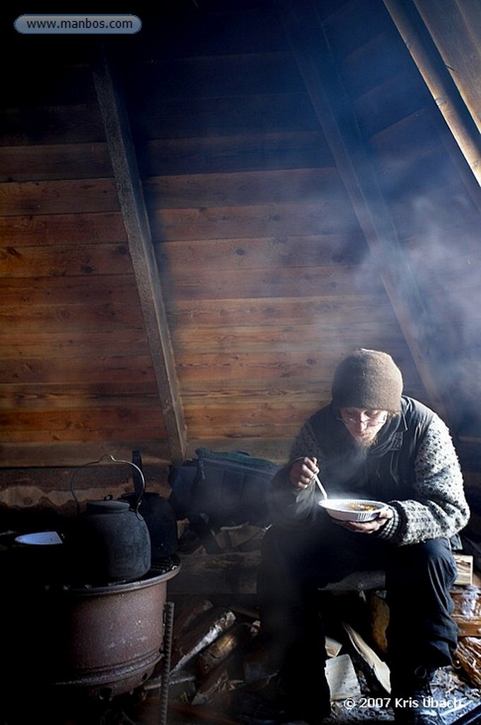 Laponia
Café durante la excursión de huskies en cabaña  de madera. Versión moderna de Kota
Laponia