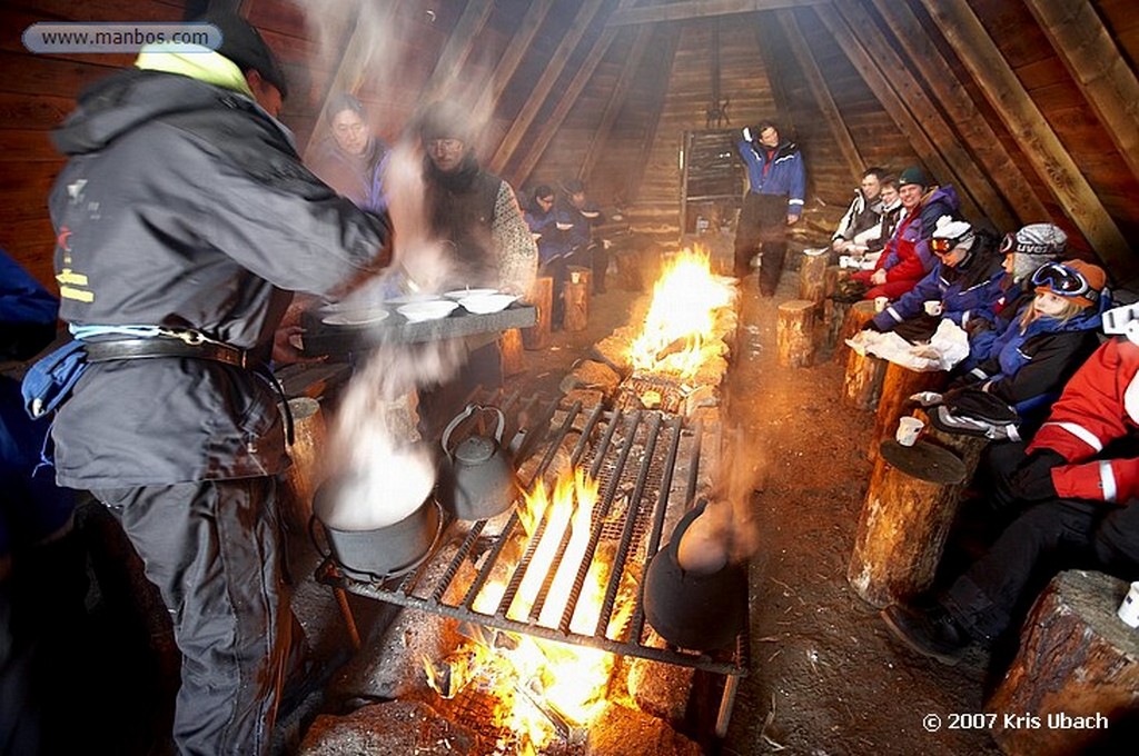 Laponia
Café durante la excursión de huskies en cabaña  de madera. Versión moderna de Kota
Laponia