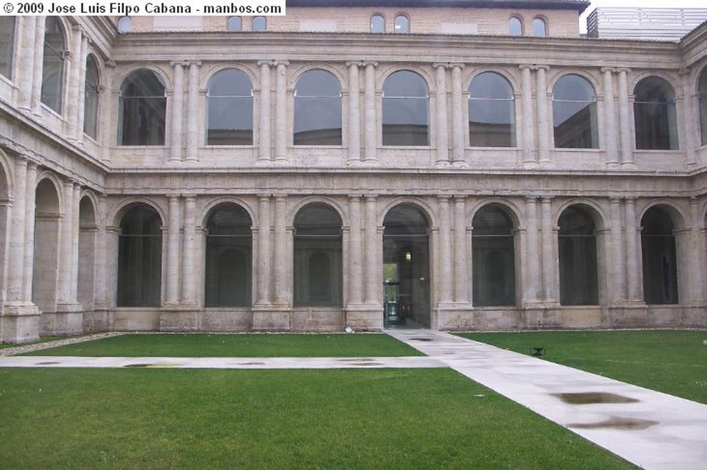 Foto de Valladolid, Real Monasterio de San Benito, España - Patio de los Reyes