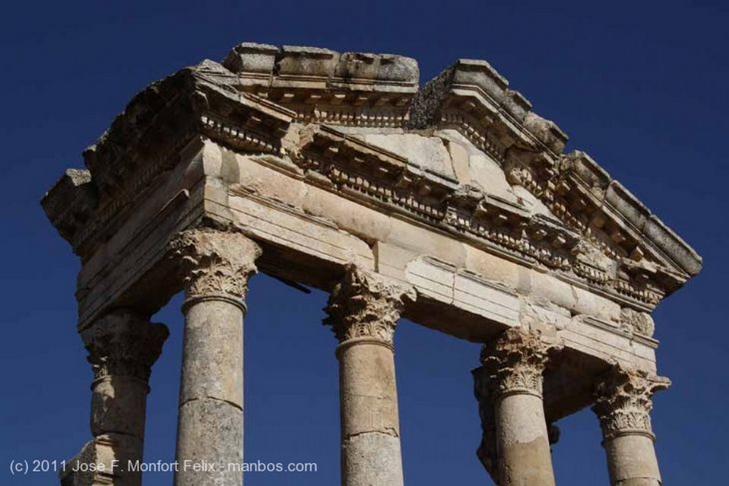 Apamea
Ruinas de Apamea
Hama