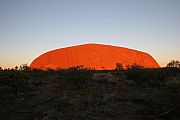 Camara Canon EOS 20D
El Uluru a la salida del sol
Joan Torrijos Irigaray
AYERS ROCK
Foto: 18350