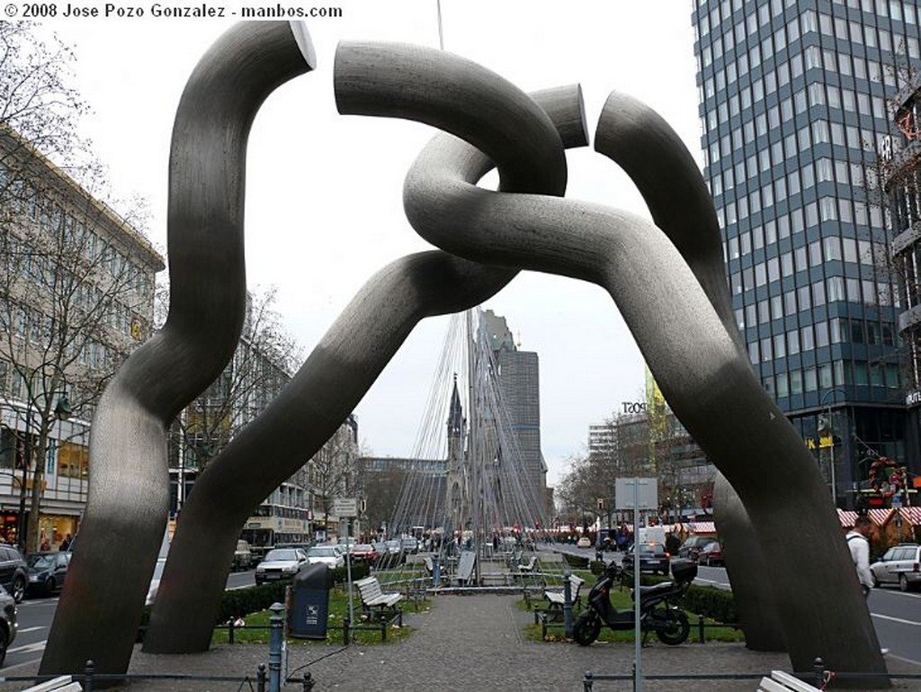 Berlin
Escultura de Eduardo Chillida
Berlin