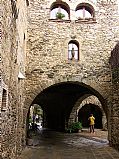 Carrer dels Arcs, Monells, España