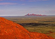 Camara Canon EOS 10D
Vista del Olgas desde el Uluru
Australia
PARQUE NACIONAL ULURU-KATA TJUTA
Foto: 14598