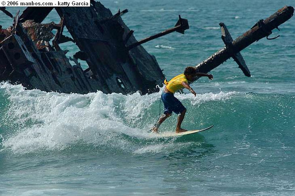 Salinas
Surfiando en barco Hundido
Guayas