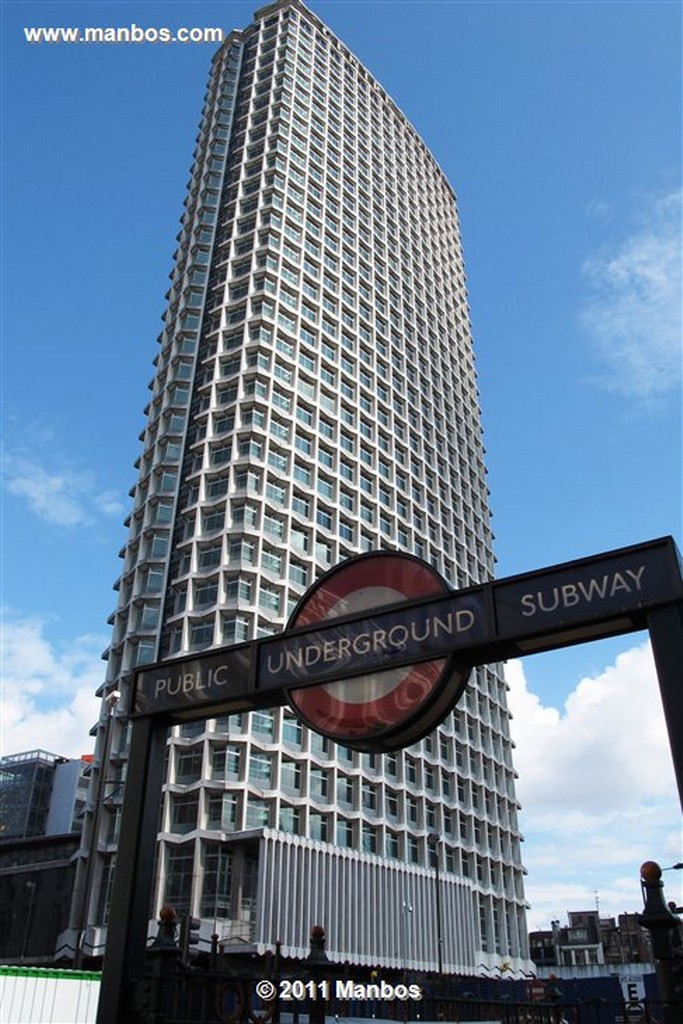 Foto de Londres, Totenham Court, Reino Unido - Public Underground Subway Londres