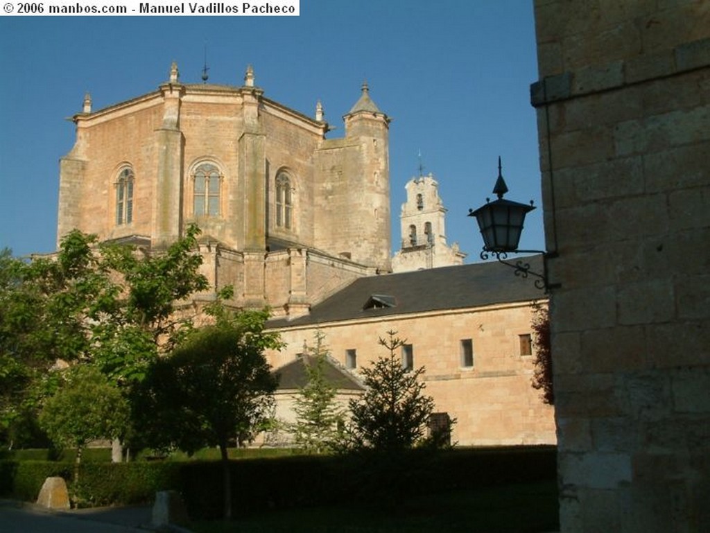 Monasterio Santa Maria de la Vid
Fachada principal
Burgos