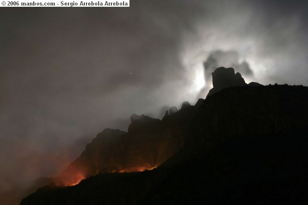 Sierra de Montserrat
Montserrat nocturna
Barcelona