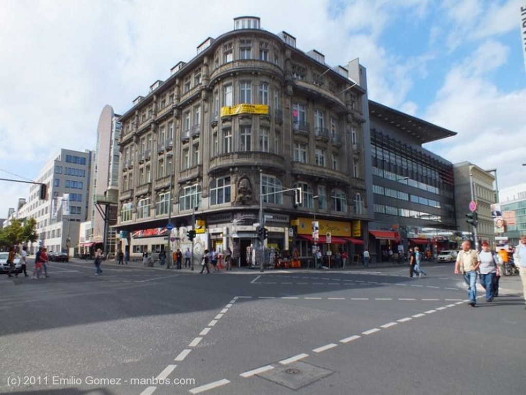 Berlin
Checkpoint Charlie
Berlin