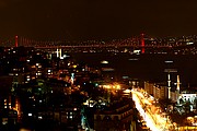 Objetivo 70 to 200
Vista de un puente colgante sobre el Bósforo desde la Torre Gálata
Estambul
ESTAMBUL
Foto: 14060