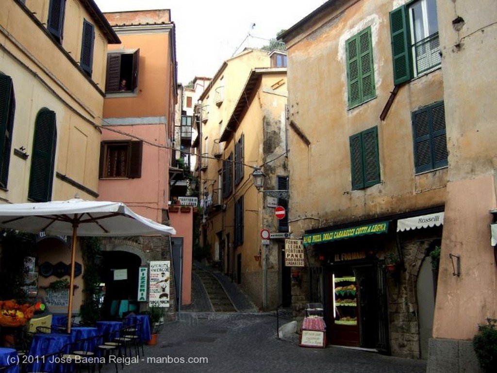 Nemi
Balcones floridos
Lazio