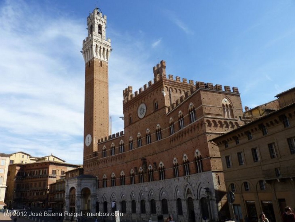Siena
Frente al Palazzo Sansedoni
Toscana