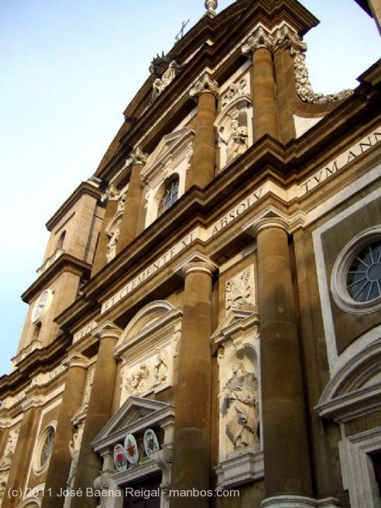 Frascati
Fachada de Girolamo Fontana
Lazio