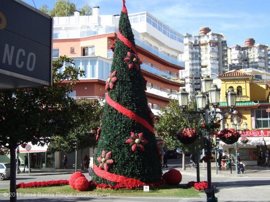 Foto de Torremolinos, Plaza de la Costa del Sol, Malaga, España - Arbol de Navidad