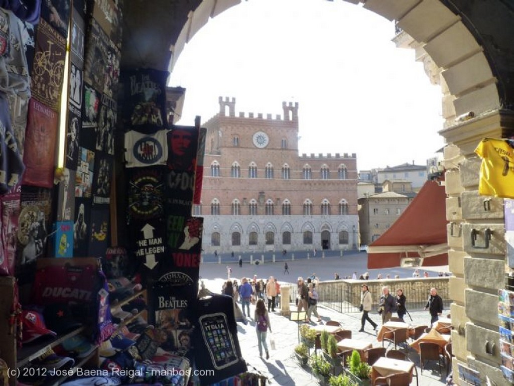 Siena
Loggia della Mercanzia
Toscana