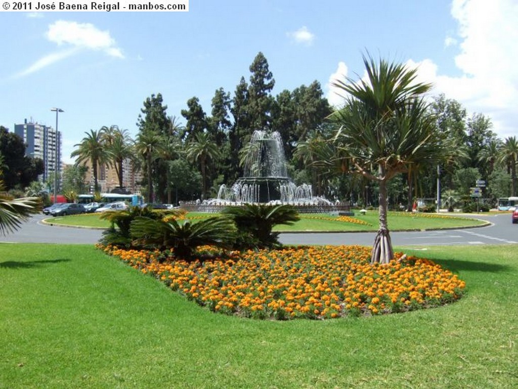 Foto de Malaga, Plaza de Torrijos, España - Fuente de las Tres Gracias