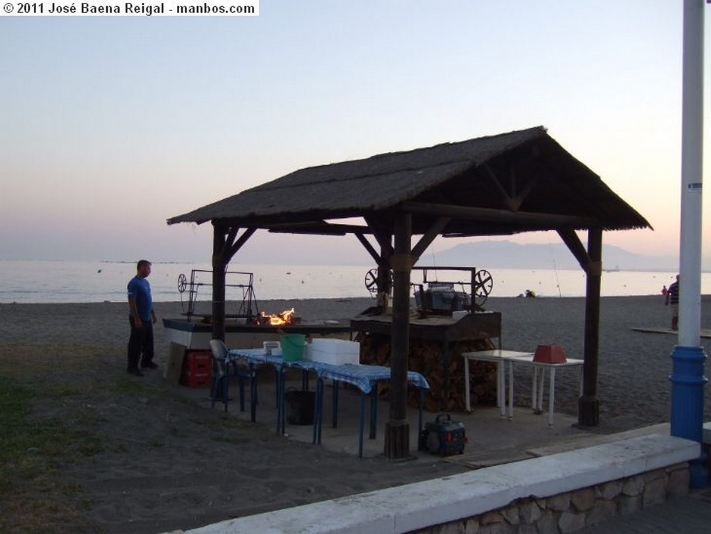 Foto de Malaga, Playa de El Palo, España - Sardinas a la brasa