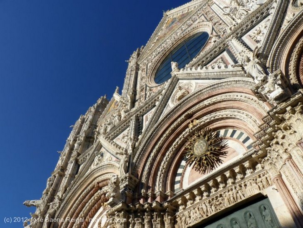 Siena
Decoracion de las puertas 
Toscana