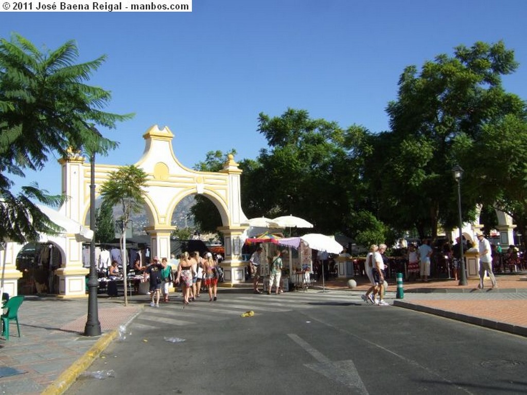 Foto de Fuengirola, Avda. Santos Rein, Malaga, España - Mercadillo