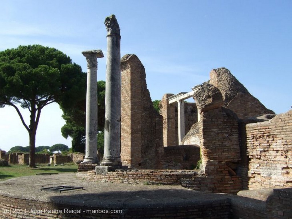 Ostia Antica
Ladrillos y pinos
Roma