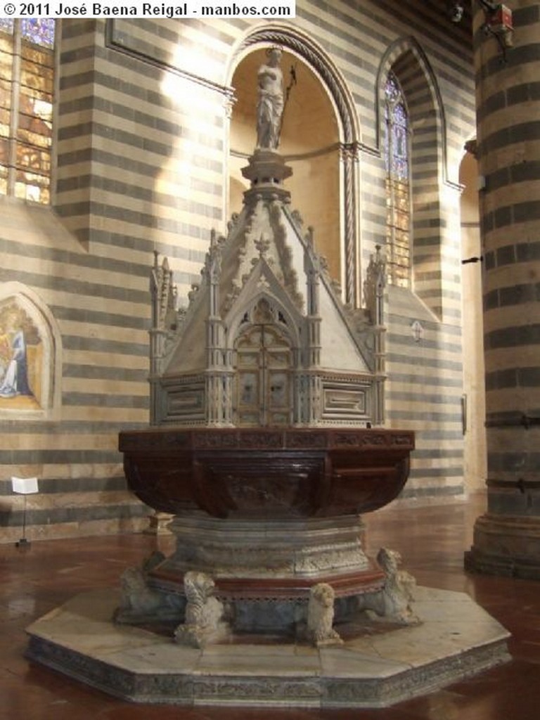 Orvieto
Artesonado de la nave central 
Umbria