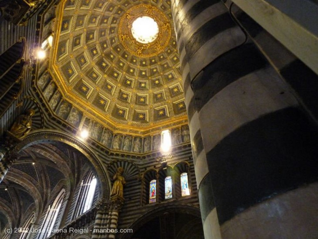 Siena
Pilar con decoracion estriada
Toscana