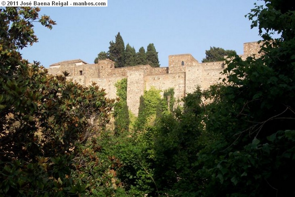 Foto de Malaga, Calle de Alcazabilla, España - Murallas de la Alcazaba