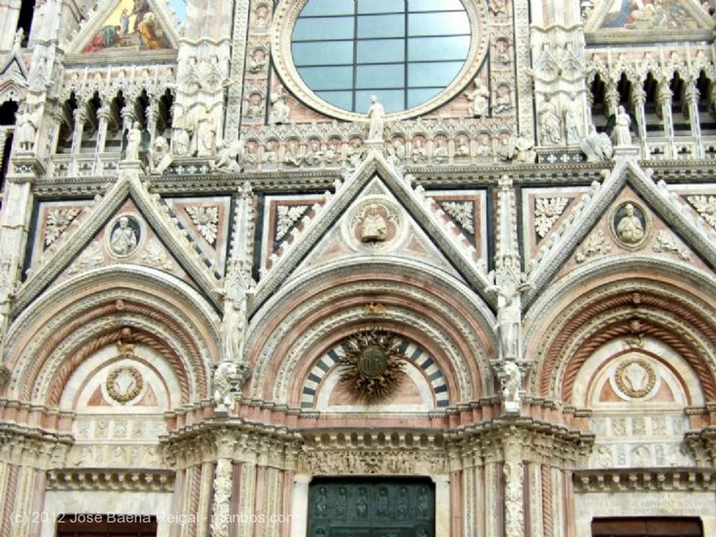 Siena
Cuspide de la nave principal
Toscana