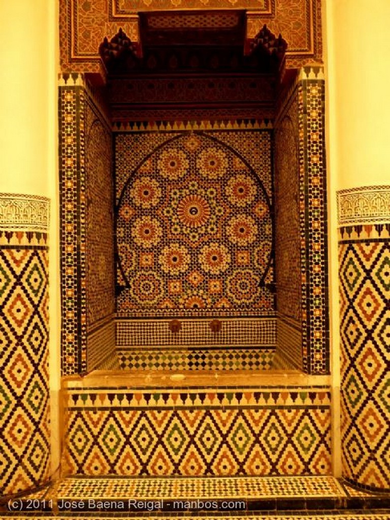 Marrakech
Lampara bajo toldo amarillo
Marrakech