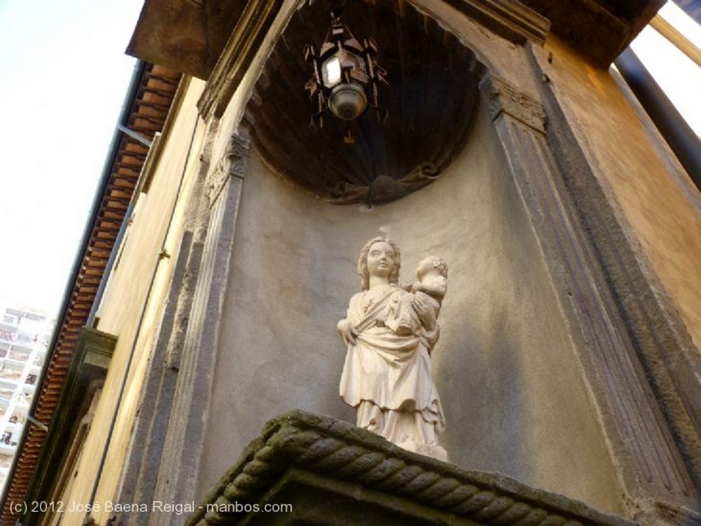 Volterra
Madonna bellisima de terracota
Pisa