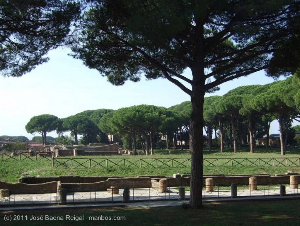 Ostia Antica
Decumano Massimo
Roma