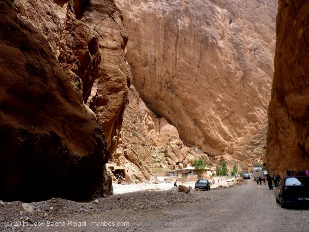 Gargantas del Todra
Practicando alpinismo
Ouarzazate