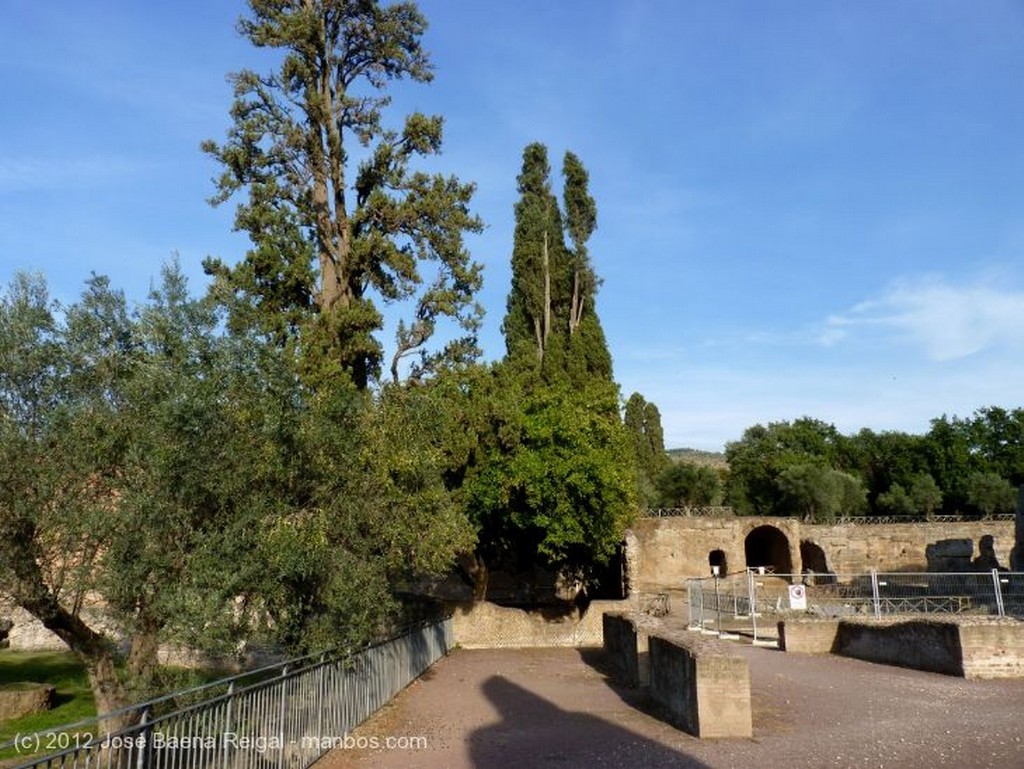 Villa Adriana
Muros y columna
Roma