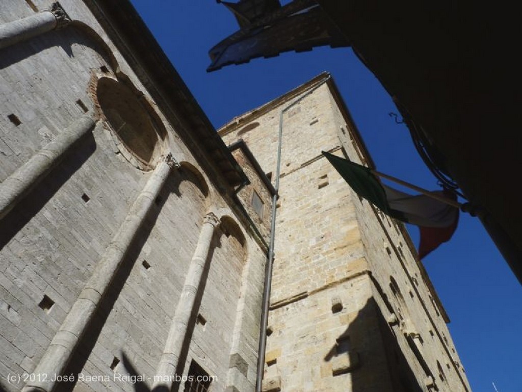 Volterra
Perfiles solitarios
Pisa