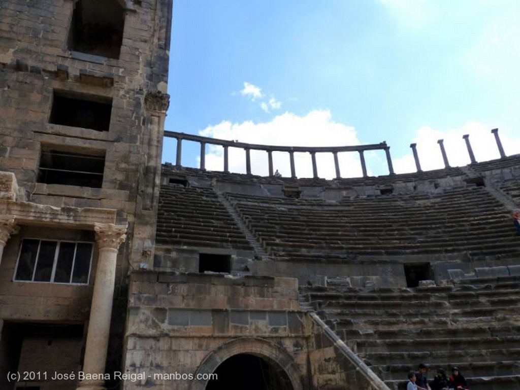 Bosra
Detalle del scaenae frons  
Dera