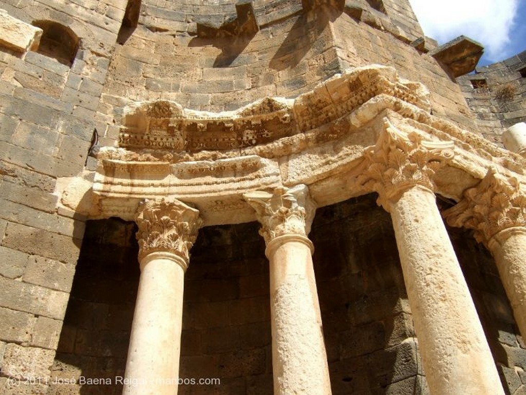 Bosra
Marmol y basalto
Dera