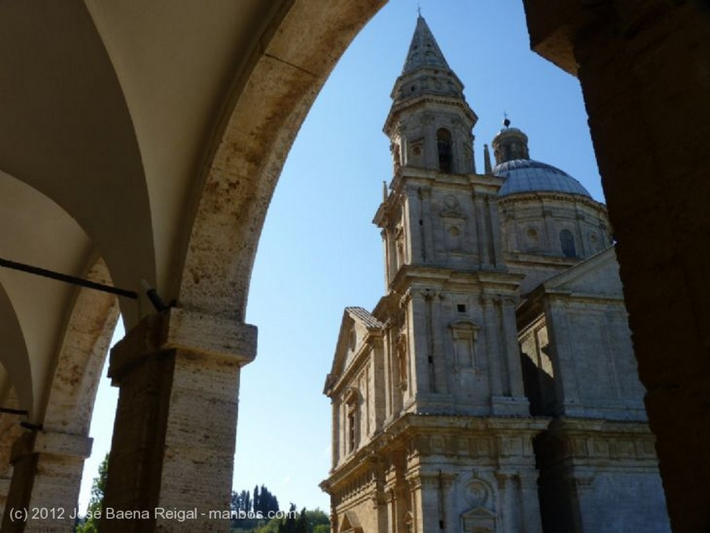 Montepulciano
Logia de Sangallo
Siena