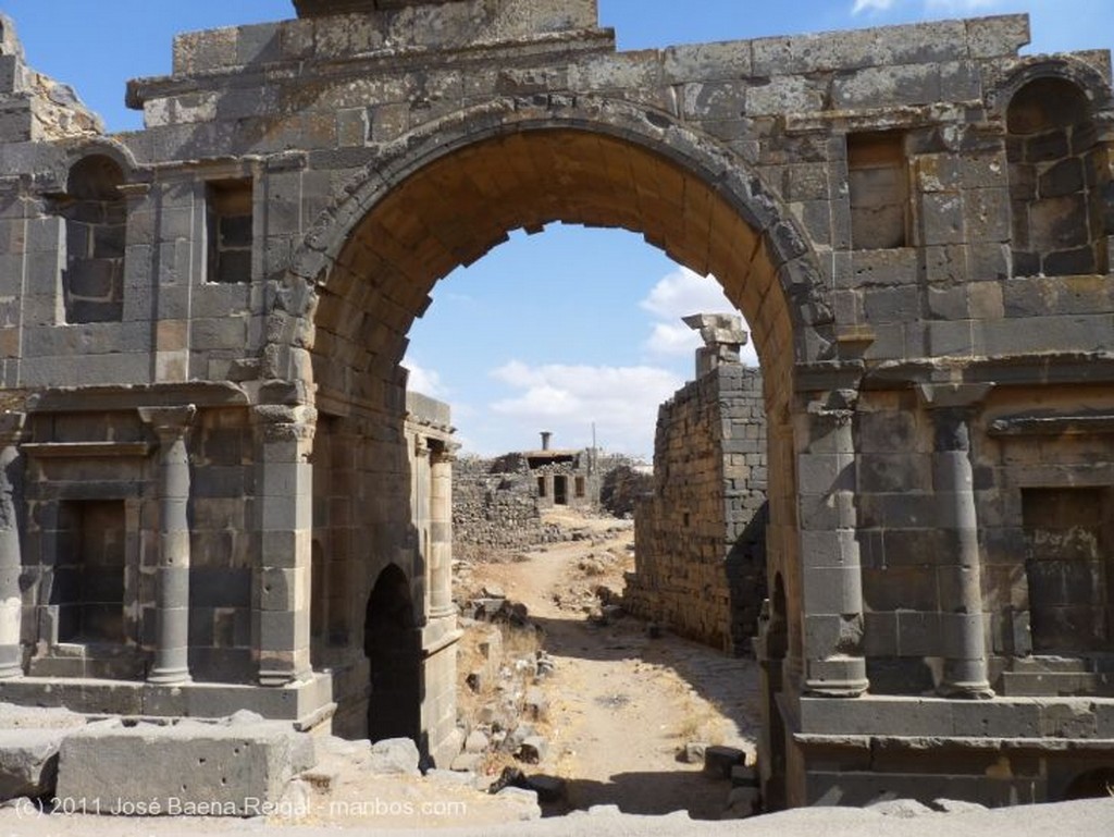 Bosra
Puerta Nabatea
Dera