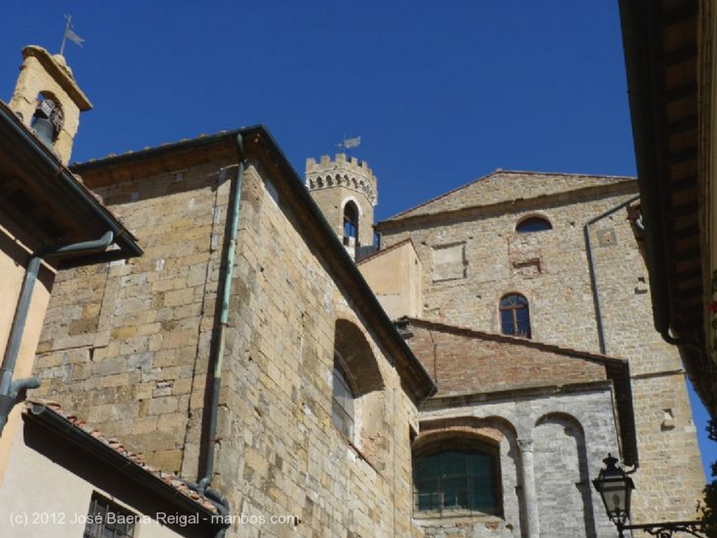 Volterra
Pila bautismal
Pisa