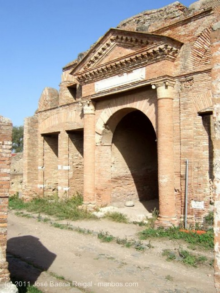 Ostia Antica
Fronton
Roma