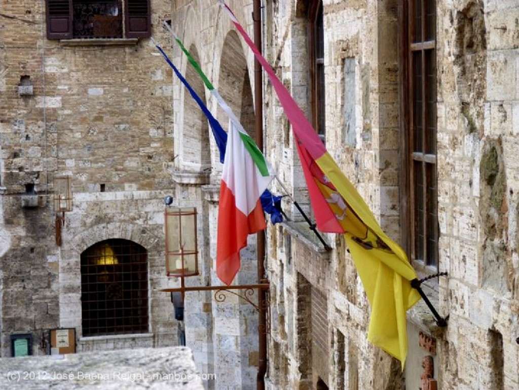 San Gimignano
Ceramica al estilo de los Della Robbia
Siena
