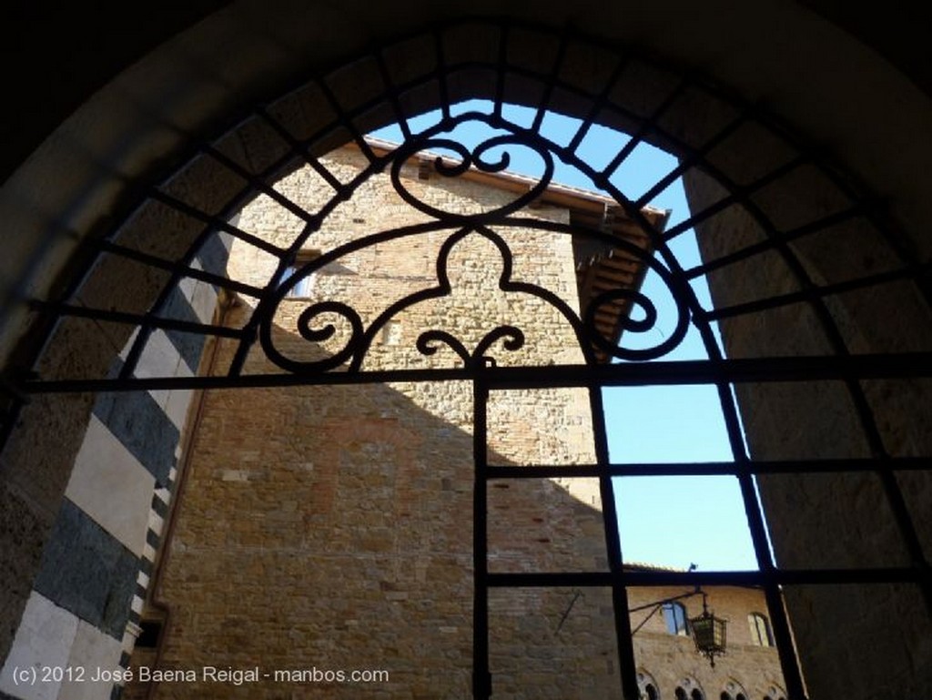 Volterra
Portal con boveda
Pisa