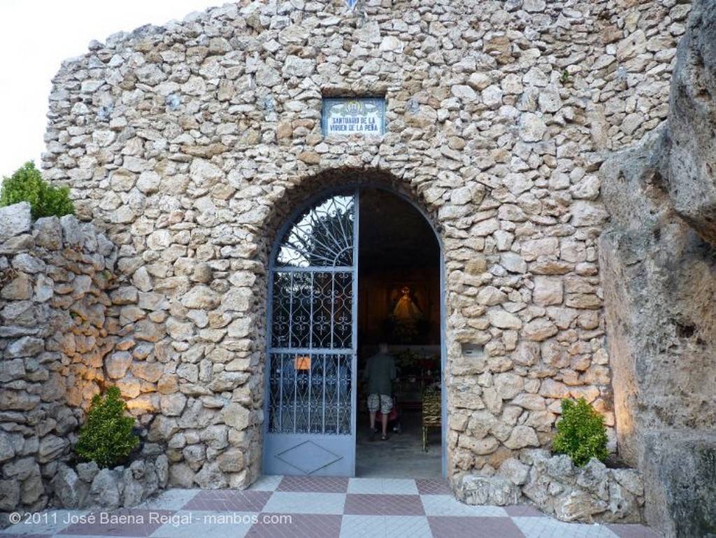 Foto de Mijas, Santuario Virgen de la Pe?a, Malaga, España - Entrada a la Cueva