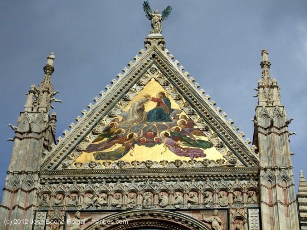 Siena
Contra el cielo toscano
Toscana