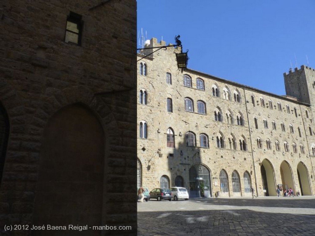 Volterra
Fachada y torre
Pisa