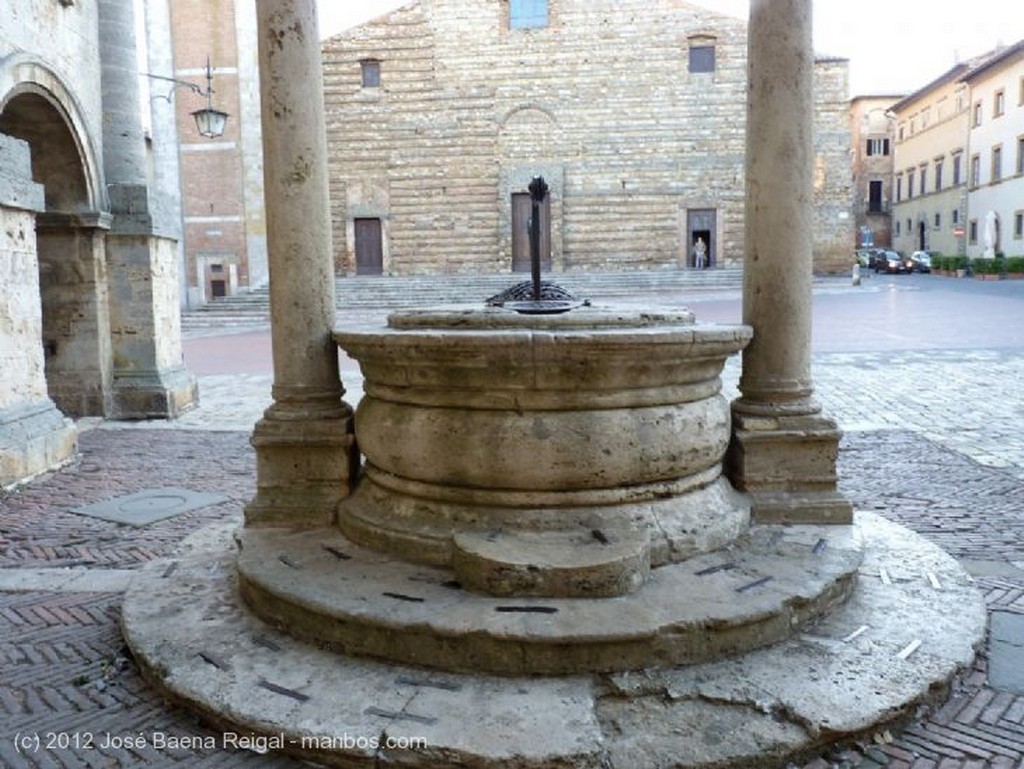 Montepulciano
Con el escudo de los Medicis
Siena