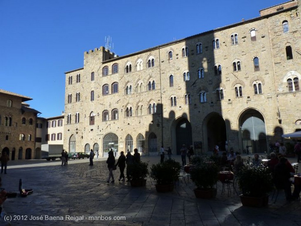 Volterra
Portal y cancela
Pisa